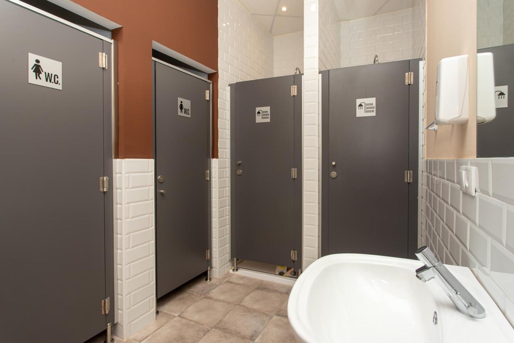Albergue Hostel Лянес Екстериор снимка