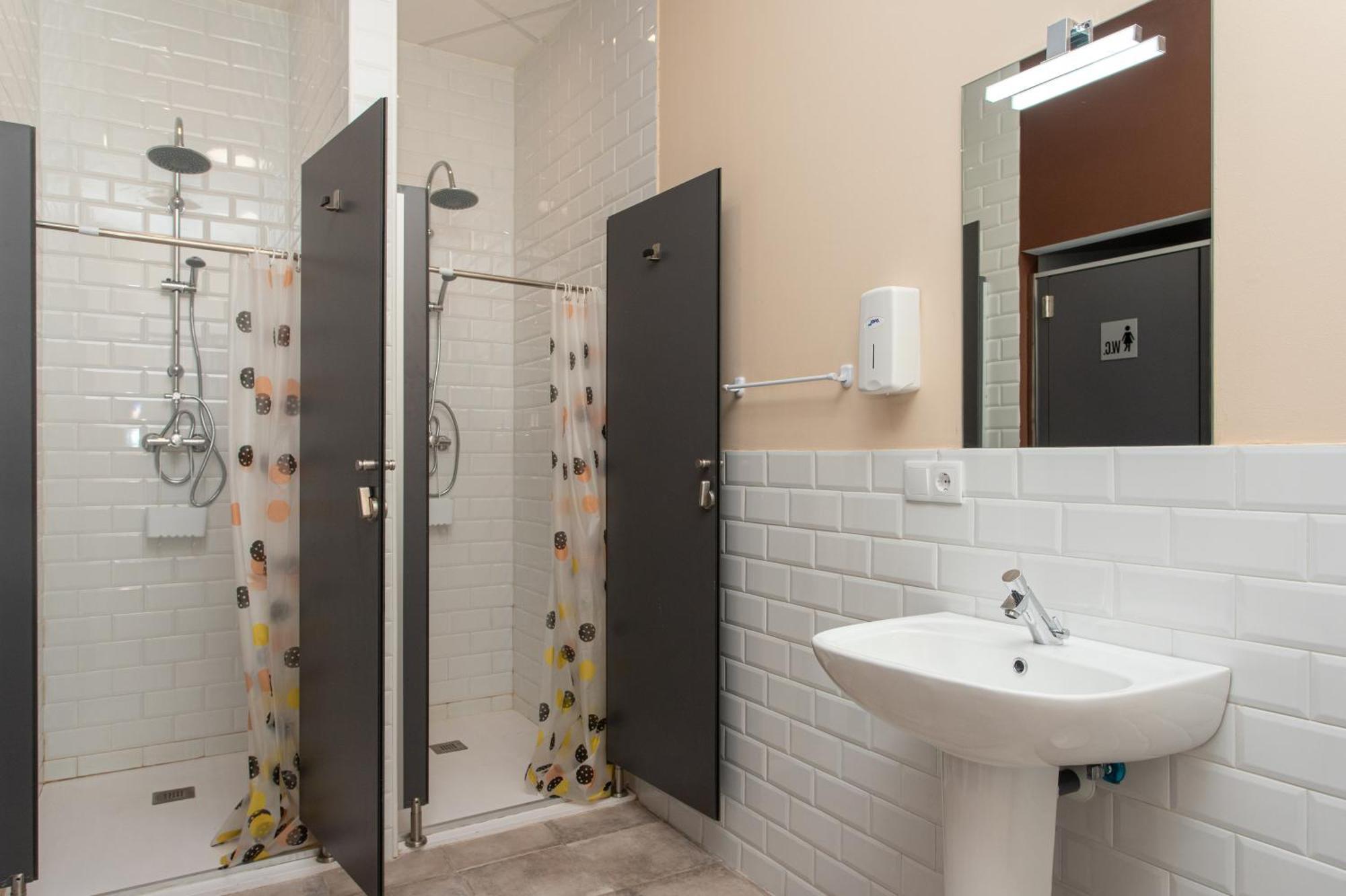 Albergue Hostel Лянес Екстериор снимка