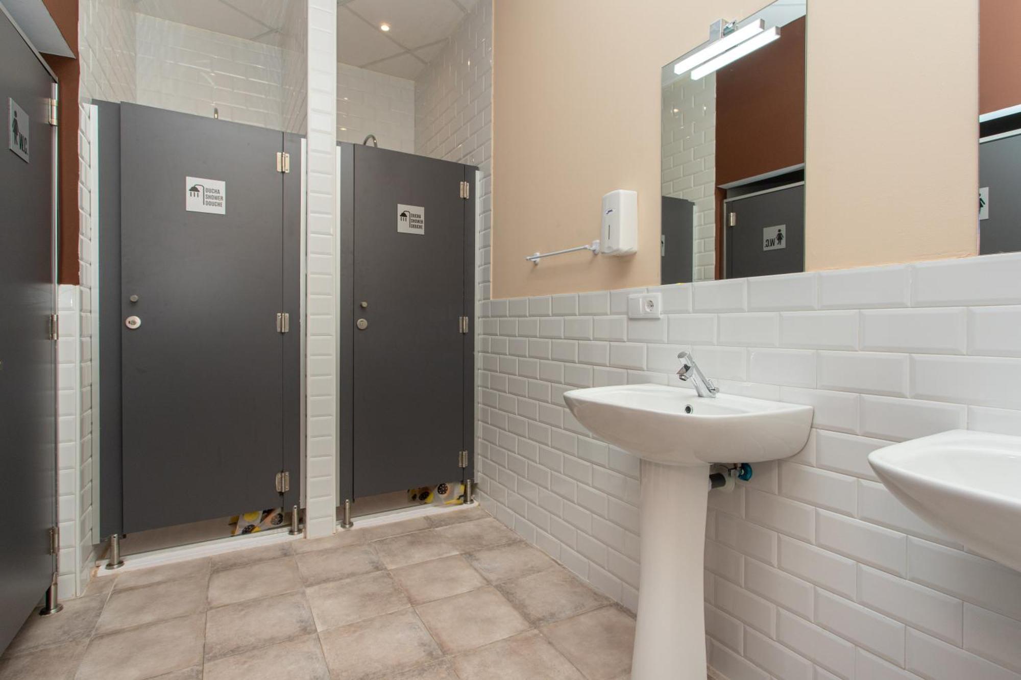 Albergue Hostel Лянес Екстериор снимка
